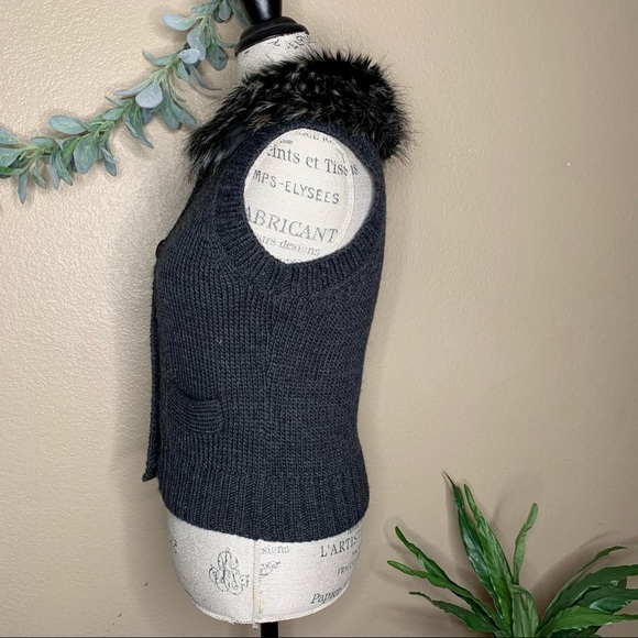 Loft ~ Sweater Vest with Faux Fur Collar - Picture 5 of 9